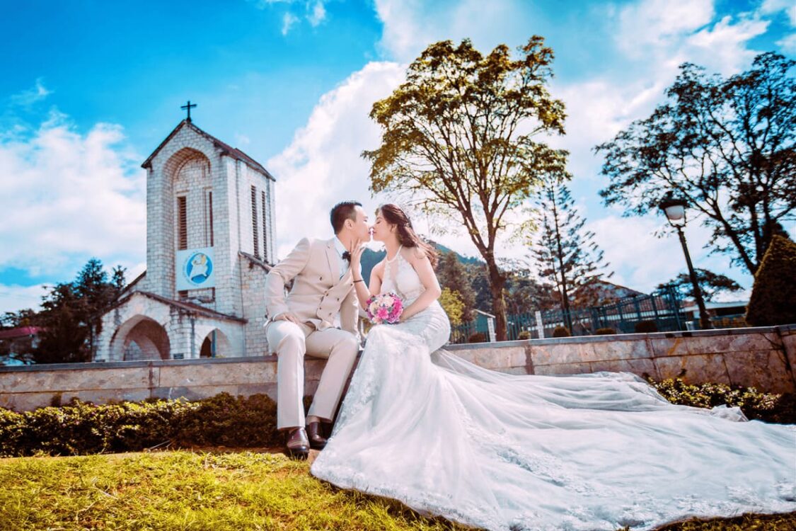chụp ảnh cưới ở Nhà thờ đá Sapa