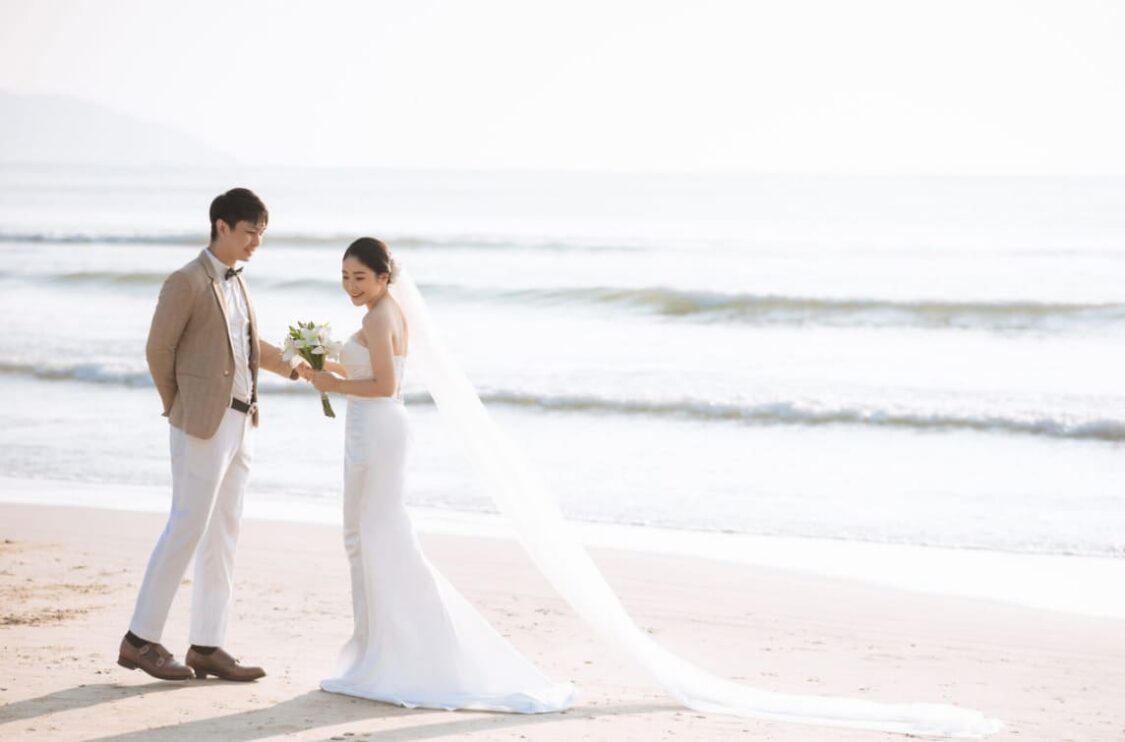 Chụp ảnh cưới tại biển Mỹ Khê đà nẵng