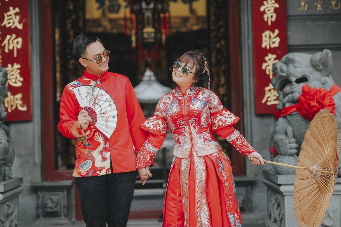 chụp ảnh cưới tại chùa bà Thiên Hậu Bình Dương
