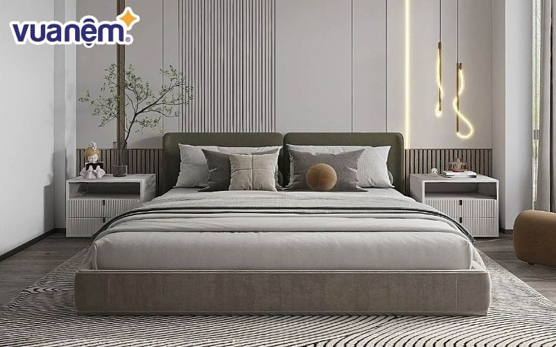 Đặt Duvet hoặc lớp tiện ích lên trên