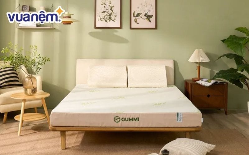 Đầu giường giúp ngăn cản gối bị rớt xuống sàn nhà