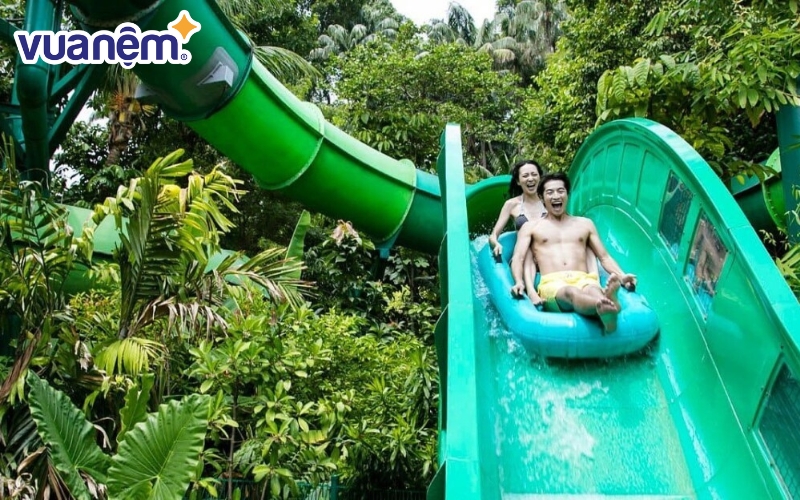 <em>Adventure Cove nằm trên đảo Sentosa</em>