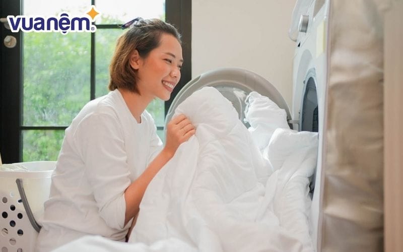 Giặt chăn ga gối định kỳ 1–2 tuần