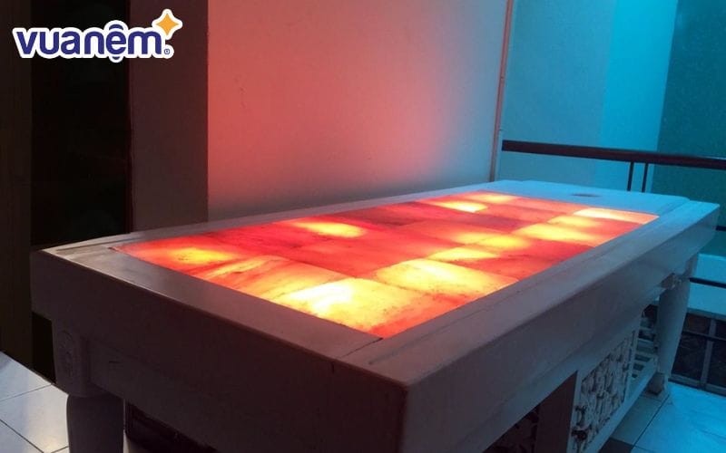 Những người đang gặp vấn đề về stress, giấc ngủ hoặc đau nhức cơ thể nên sử dụng giường đá muối