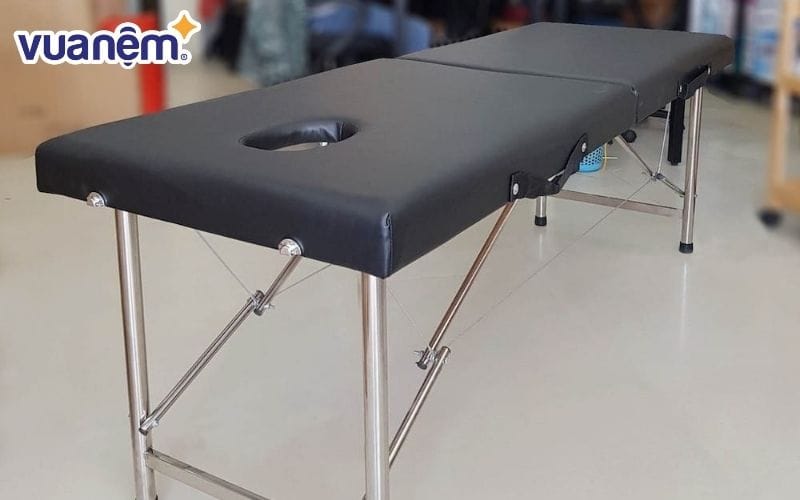 Giường vali chân inox có đặc tính nhẹ, tiện dụng và bền bỉ hơn các loại giường spa khác