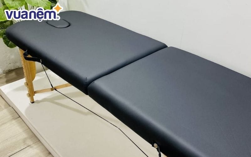 Giường vali chân gỗ là kiểu giường spa được yêu thích nhất