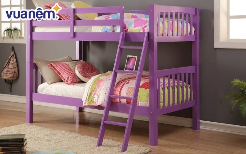 Giường tầng màu tím đơn giản cho bé gái thích sự gọn gàng và phòng ngủ nhỏ