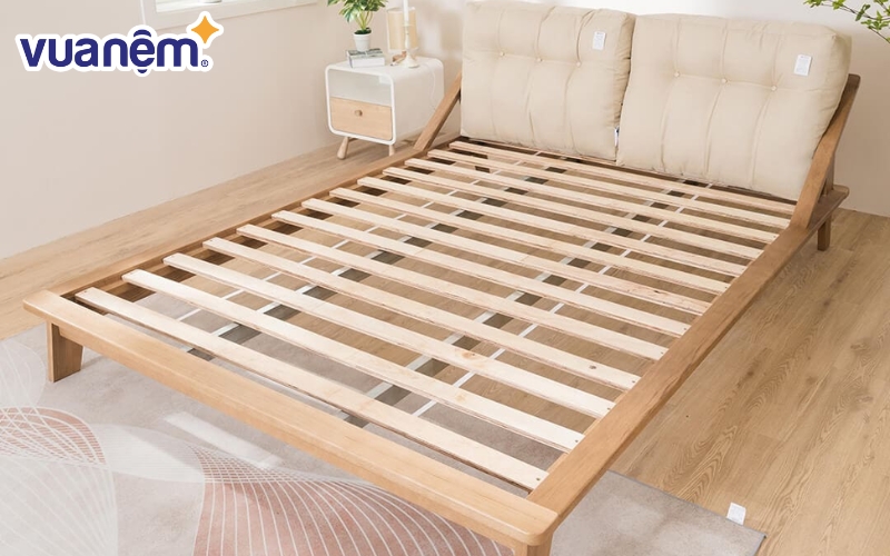 Giường Amando Padova có thiết kế đơn giản, tinh gọn