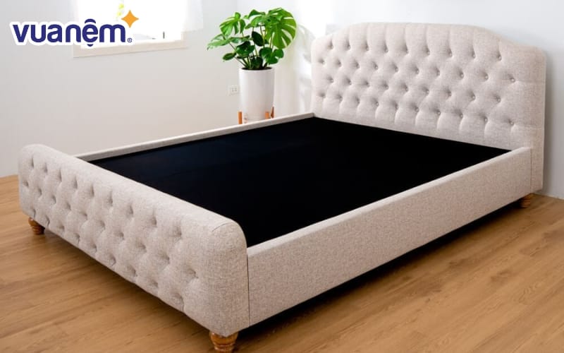 Giường Amando Novara thiết kế tân cổ điển sang trọng và quý phái