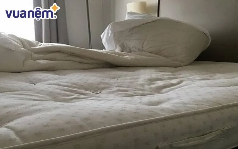 Nệm bị trũng, mềm, lỏng lẻo do tuổi thọ