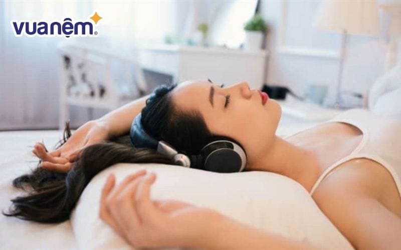 Lợi ích của audiobook giúp bạn dễ đi vào giấc ngủ