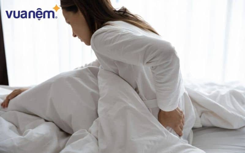Vẹo cột sống là tình trạng cột sống bị biến dạng, cong bất thường.