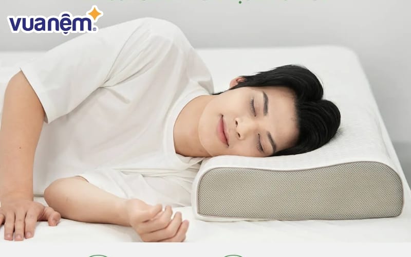 Gối cao su nổi bật với độ đàn hồi cao, giúp nâng đỡ vùng đầu, cổ và vai gáy đúng tư thế