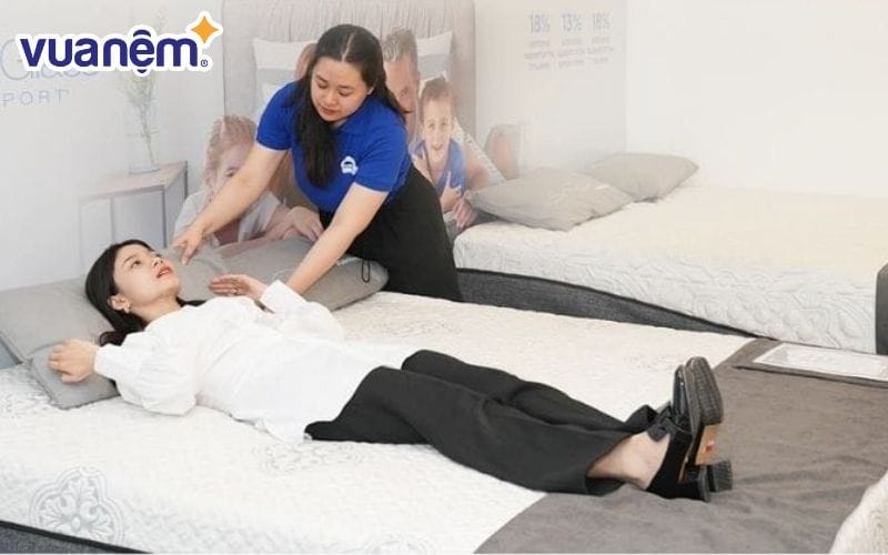 Hãy hỏi cửa hàng về chính sách hoàn trả và bảo hành cho nệm xả kho trước khi mua