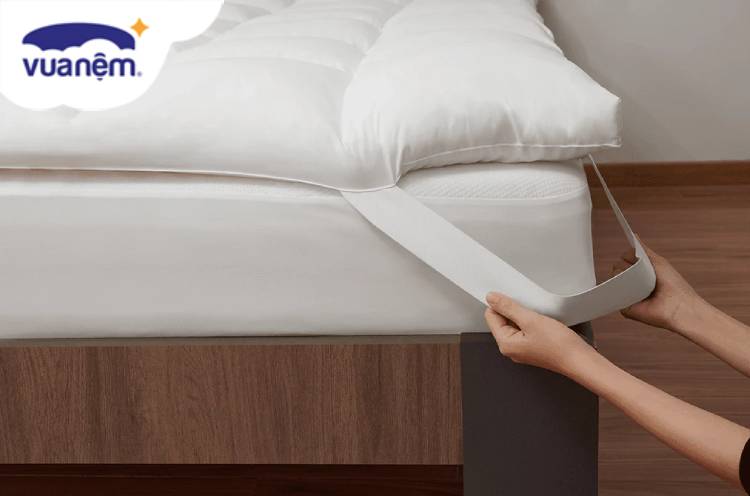 Nên dùng tấm bảo vệ hay ga chống thấm