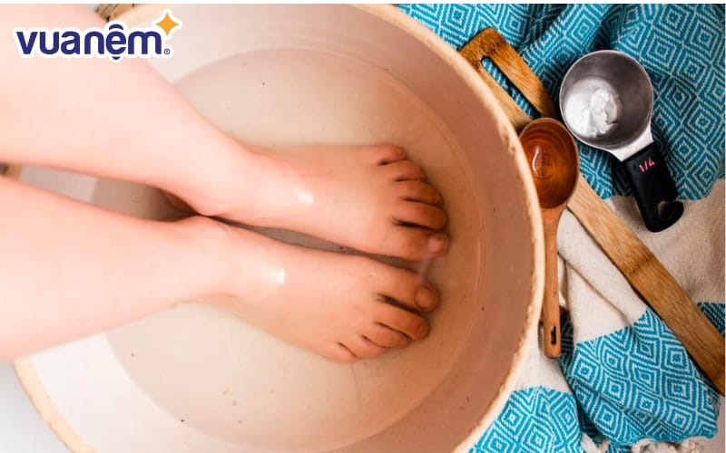 Ngâm chân trước khi đi ngủ hỗ trợ điều trị những bệnh về mạn tính