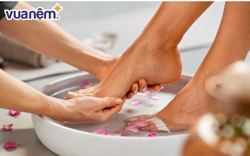 Hướng dẫn cách ngâm chân trước khi đi ngủ