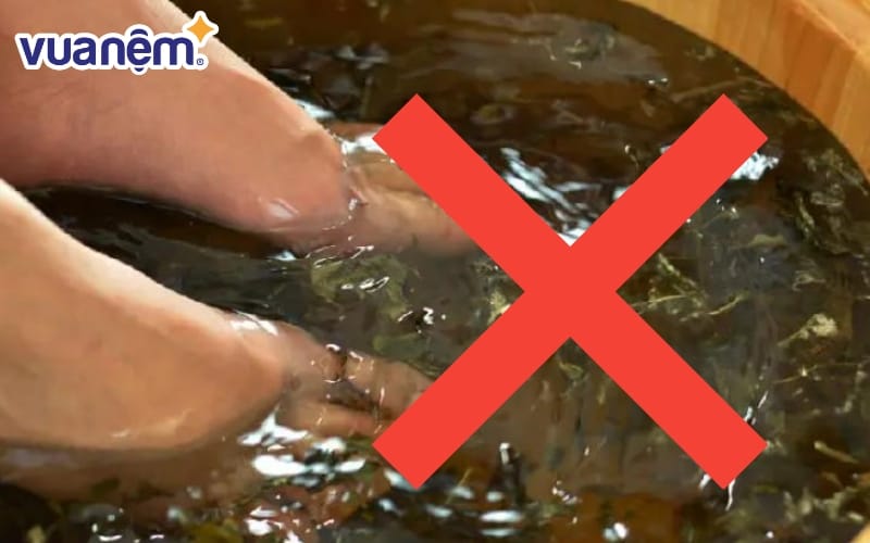 Một số đối tượng dưới đây cần tránh hoặc tham khảo ý kiến bác sĩ trước khi ngâm chân