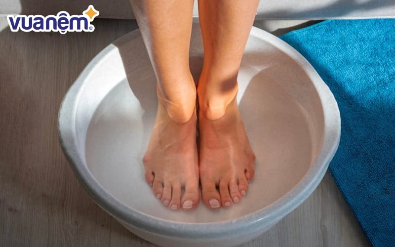 Ngâm chân trước khi đi ngủ mang đến nhiều lợi ích tuyệt vời cho sức khoẻ