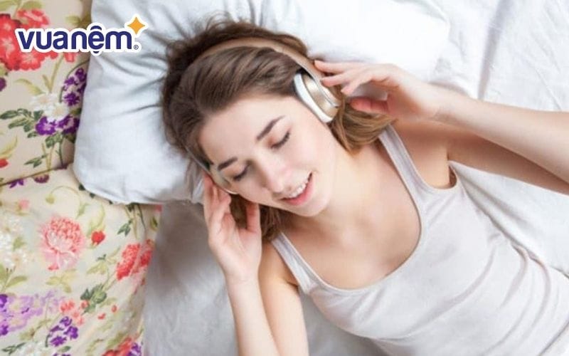 Nghe audiobook trước khi ngủ giúp tâm trí thư giãn và giảm bớt căng thẳng