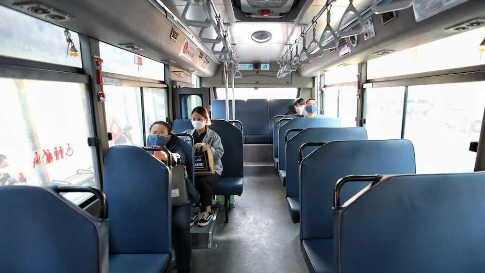 Những điều không nên làm khi ngồi trên xe bus dành cho tân sinh viên