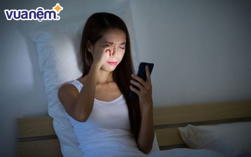 Không thức khuya và sử dụng thiết bị điện tử giúp bạn phòng tránh quán tính khi ngủ hiệu quả