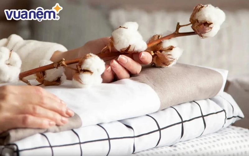 Vải cotton luôn nằm trong top các loại vải thoáng khí nhất và lý tưởng nhất cho đồ mùa hè