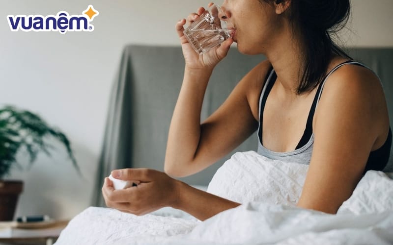 Uống nước muối loãng trước khi đi ngủ đem lại nhiều lợi ích cho cơ thể