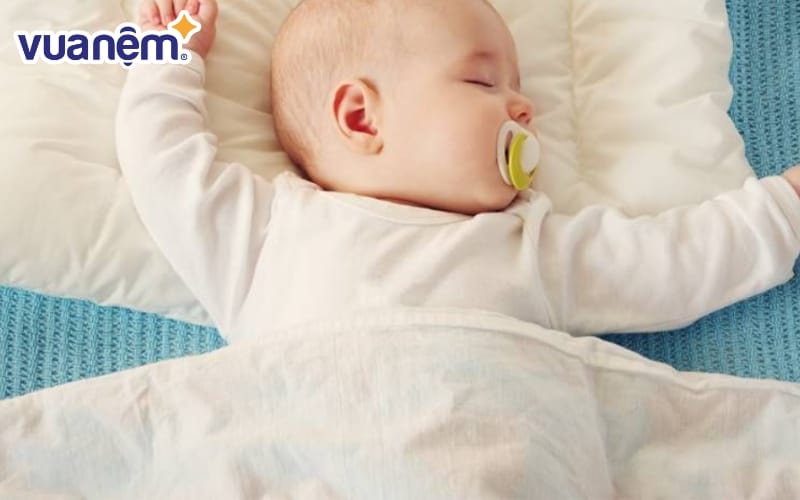 Cha mẹ cần hướng dẫn con tự ngủ lại