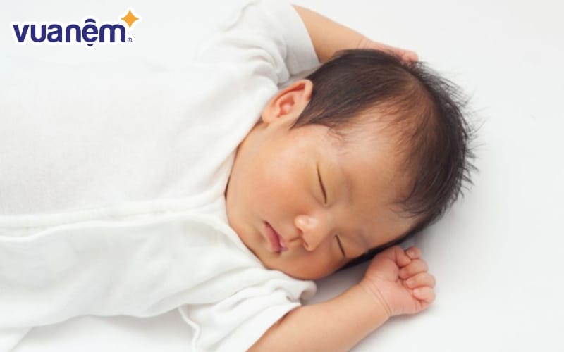 Tìm hiểu REM sáng ở trẻ sơ sinh là gì