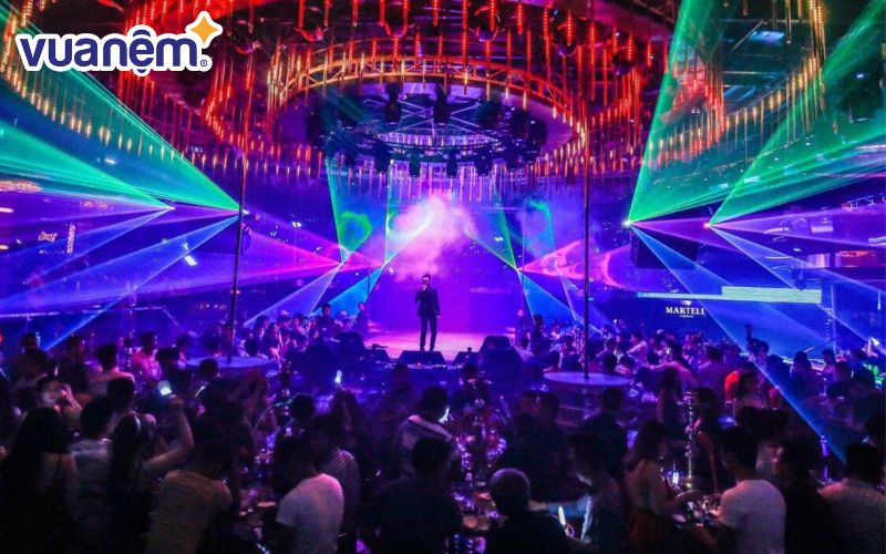 Giá cả hợp lý với chất lượng nên Blue Moon Club nhận được sự hài lòng của khách hàng