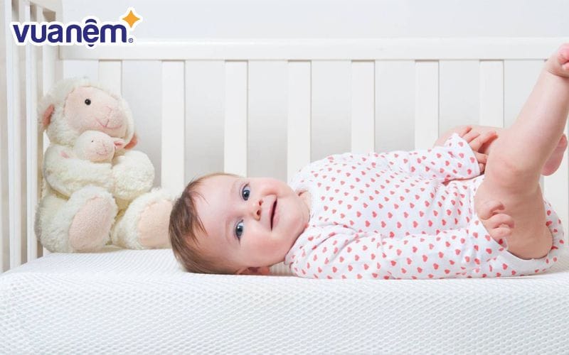 Giặt nệm thường xuyên giúp hạn chế các tác nhân gây hại không đáng có cho bé