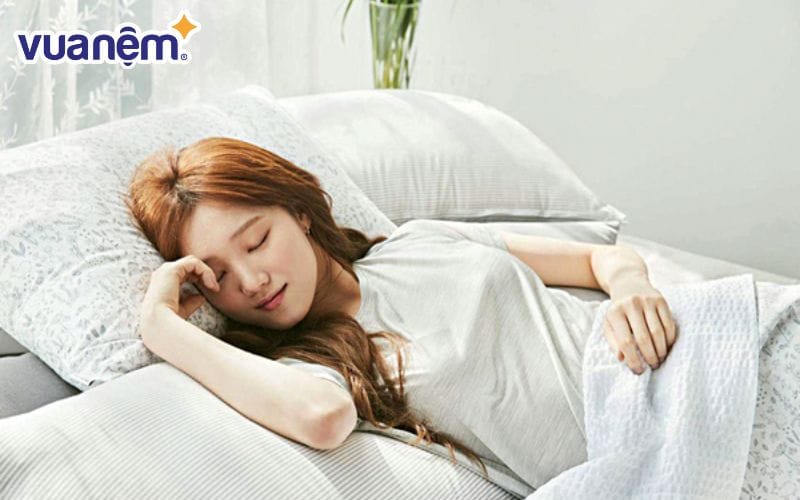 Điều chỉnh nhiệt độ phòng phù hợp sẽ giúp bạn có một giấc ngủ ngon