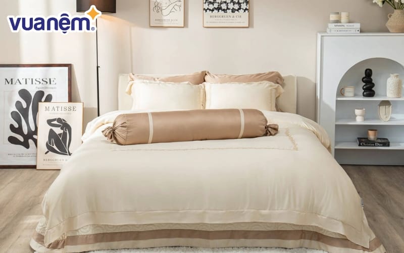 Sử dụng bàn là hơi nước ở nhiệt độ phù hợp với loại vải của ga