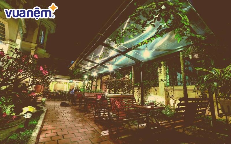 Secret Garden Cafe với không gian cổ điển và hoài niệm