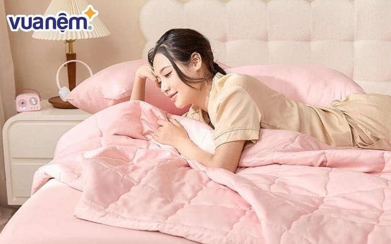 Dị ứng do vi khuẩn và bụi bẩn tích tụ trong chăn ga gối nệm