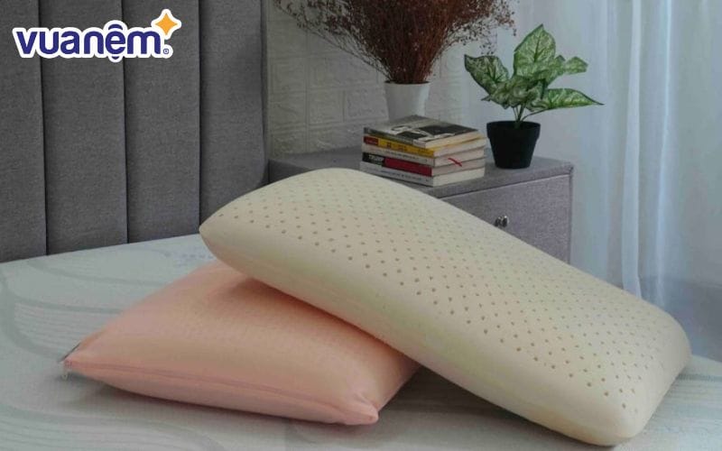 Gối cao su Liên Á độ đàn hồi cao, có đến hàng triệu lỗ thông hơi vô cùng thoáng mát
