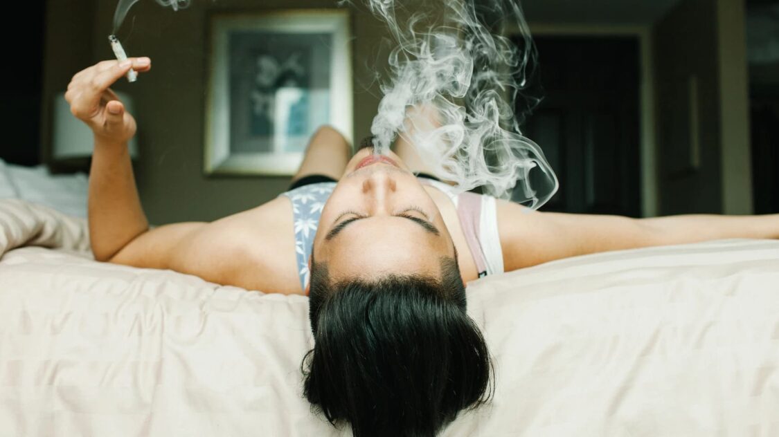 Không hút thuốc lá giúp ngủ ngon khi mắc bệnh vảy nến