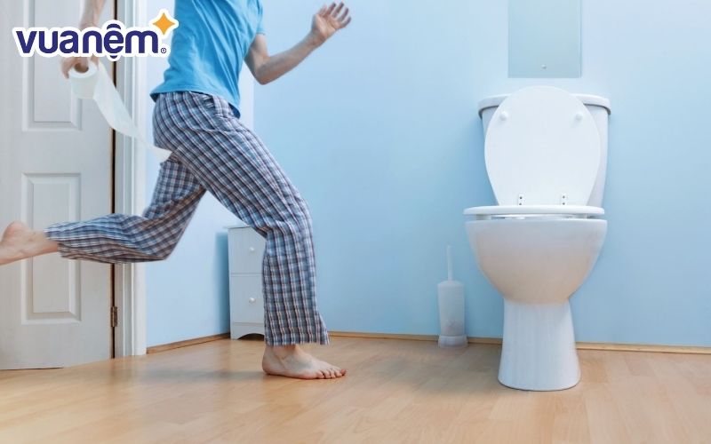 Buổi sáng sau khi thức dậy không nên đi tiểu ngay lập tức