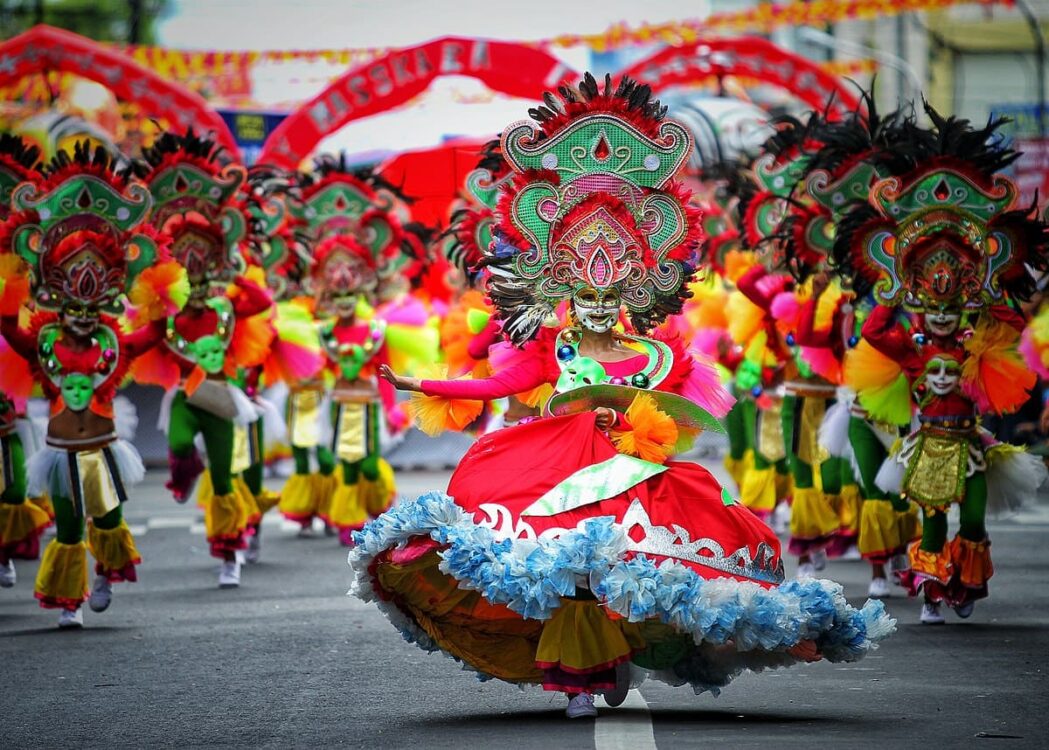 Lễ hội nụ cười MassKara vào mùa thu trên thế giới