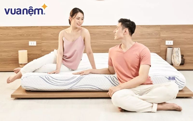 Những chiếc nệm mỏng có thể thay thế giường trong phòng ngủ tối giản