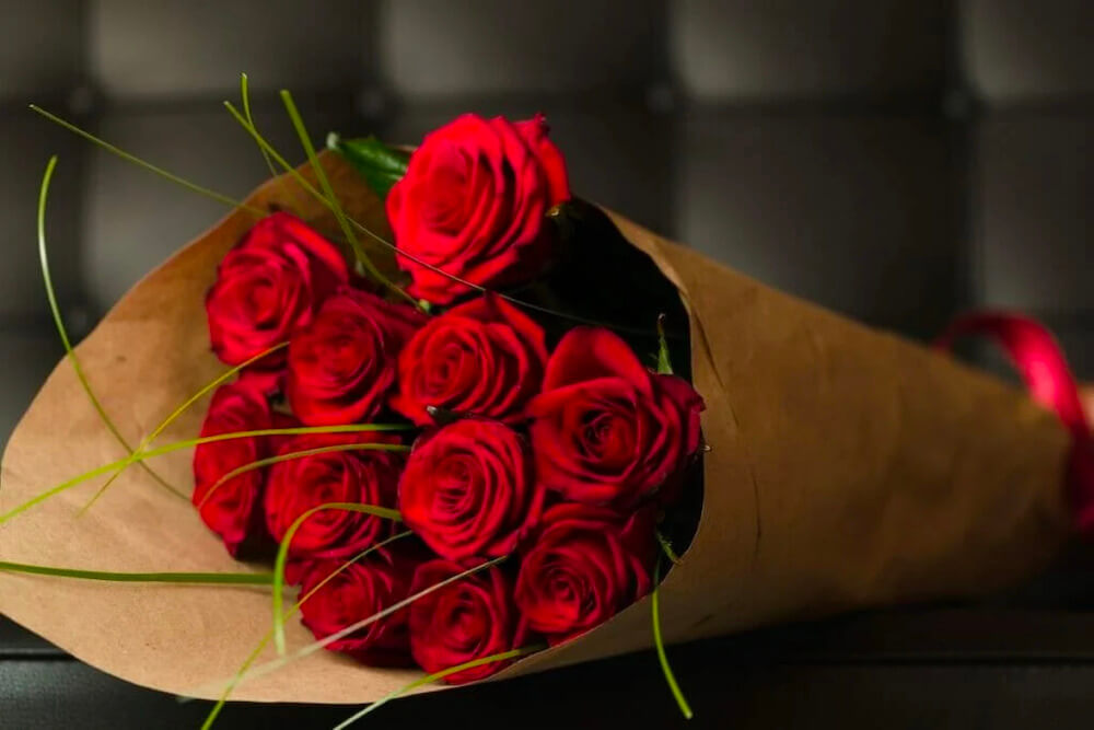 Tặng hoa hồng đỏ cho người yêu/chồng nhân dịp đặc biệt - Tại sao không? 