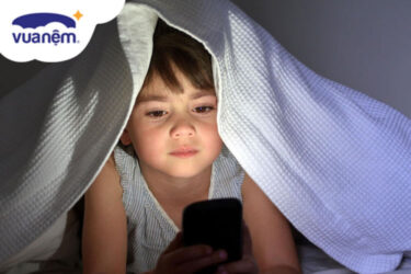 thời gian sử dụng thiết bị điện tử ảnh hưởng đến giấc ngủ của trẻ