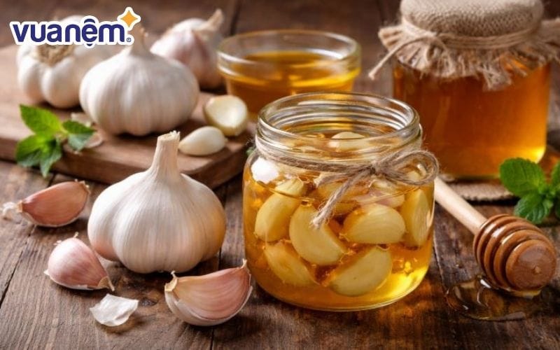Tỏi và mật ong có chứa các chất chống oxy hóa mạnh hỗ trợ ngăn ngừa bệnh ung thư