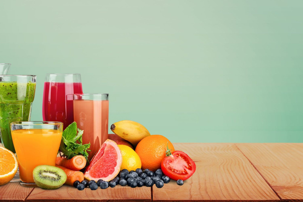 Uống nước ép hoa quả giúp chống đói đêm khuya hiệu quả 
