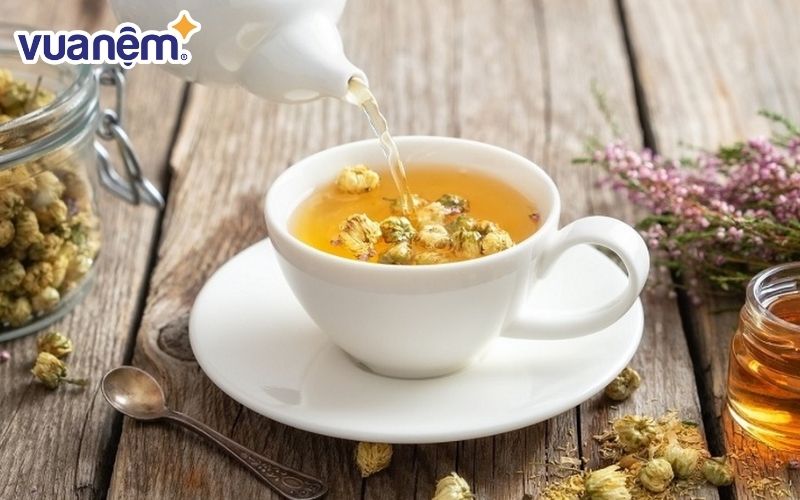 Sử dụng trà thảo mộc chữa mất ngủ của người Châu Âu - Mỹ