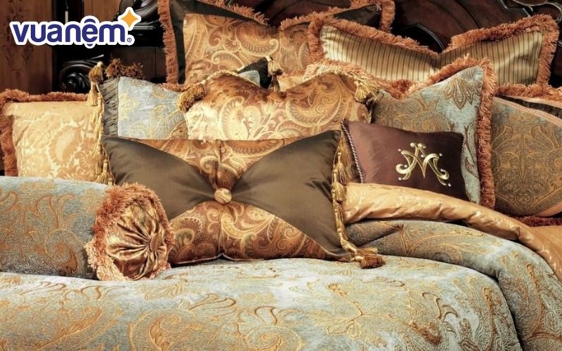 Vải gấm thường được dùng để làm áo bọc nệm bông ép và nệm lò xo