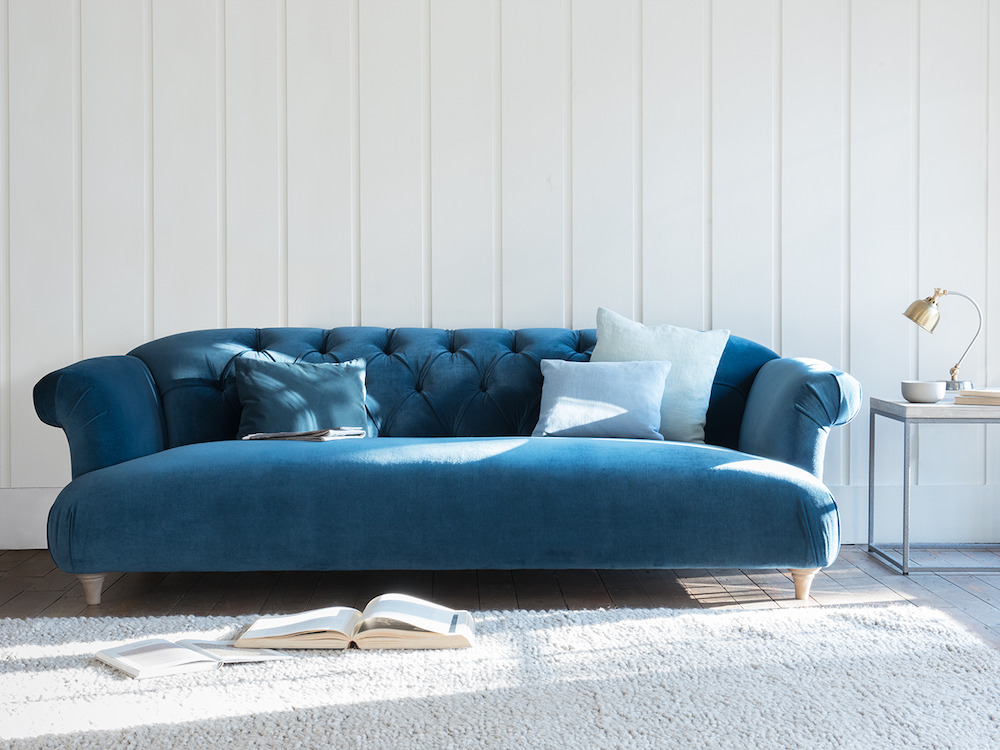 Lựa chọn vải nhung để may sofa mang đến vẻ đẹp sang trọng, mềm 