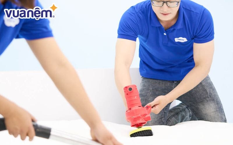 Dịch vụ vệ sinh nệm của Vua Nệm được thực hiện theo quy trình chuyên nghiệp 5 bước