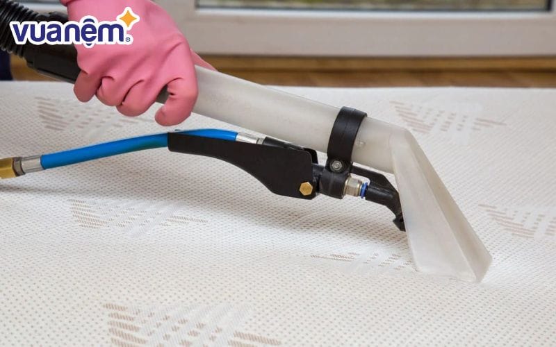 Dịch vụ vệ sinh nệm Toàn Tâm có mức giá khá rẻ nên được nhiều gia đình lựa chọn